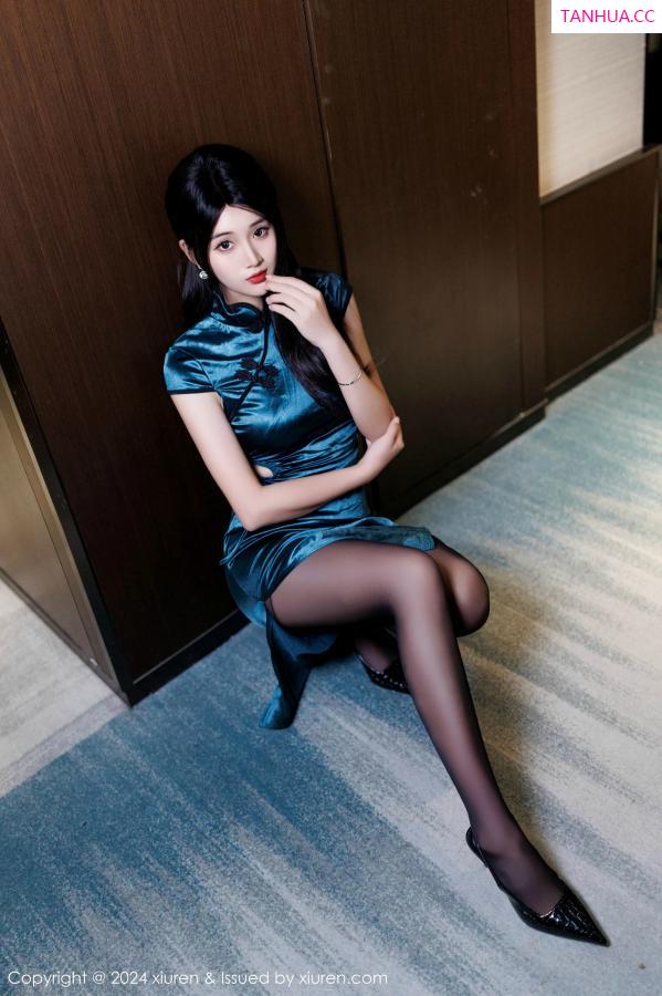   [XiuRen]高清写真图 2024.12.25 No.9653 南乔 旗袍黑丝第10张图片